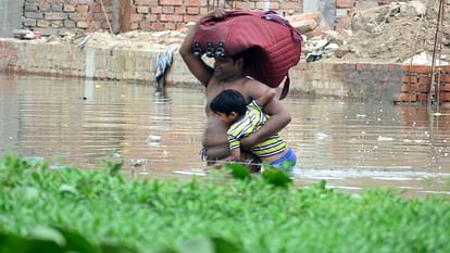 Prayagraj Flood Update: Ganga-Yamuna reached near danger mark, many localities in alluvial areas submerged