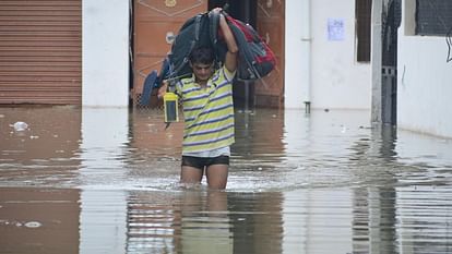 Prayagraj Flood Update: Ganga-Yamuna reached near danger mark, many localities in alluvial areas submerged