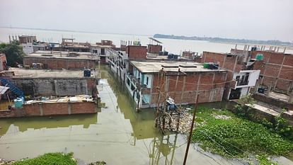 Prayagraj Flood Hundreds of houses submerged in floods, more than five thousand people rendered homeless