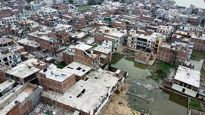 Prayagraj Flood Hundreds of houses submerged in floods, more than five thousand people rendered homeless