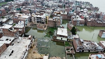 Prayagraj Flood Hundreds of houses submerged in floods, more than five thousand people rendered homeless