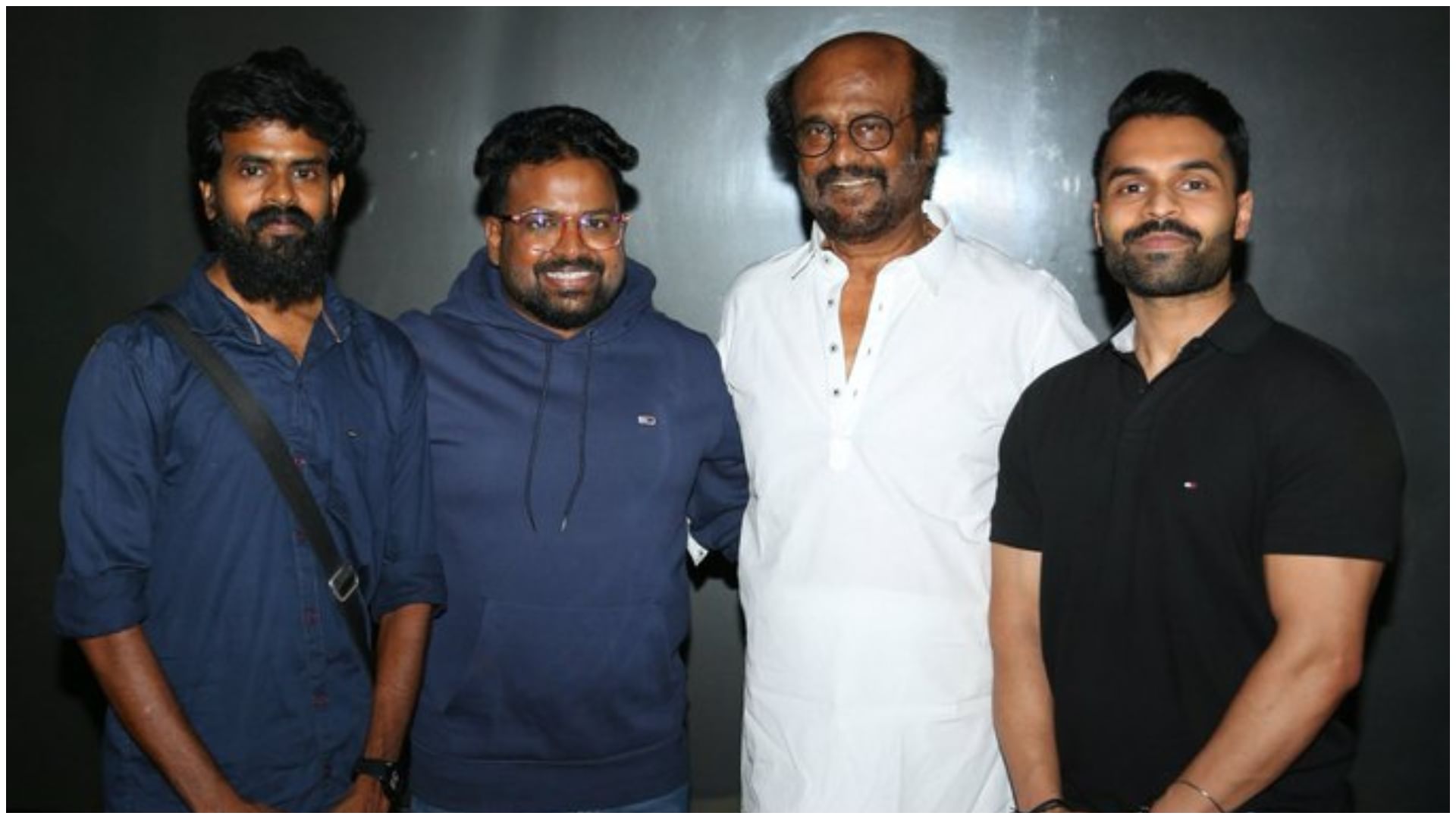 Director Dinesh Ravichandran And His Team Of Rathamaarey Met Superstar  Rajinikanth Pictures Went Viral - Amar Ujala Hindi News Live - Rajinikanth: रजनीकांत से मिली फिल्म 'रथमारे' की टीम, सोशल मीडिया पर ...