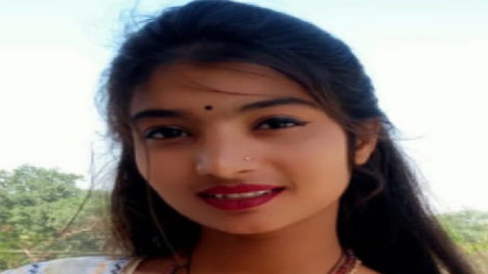 11th class student found hanging in shaktifarm