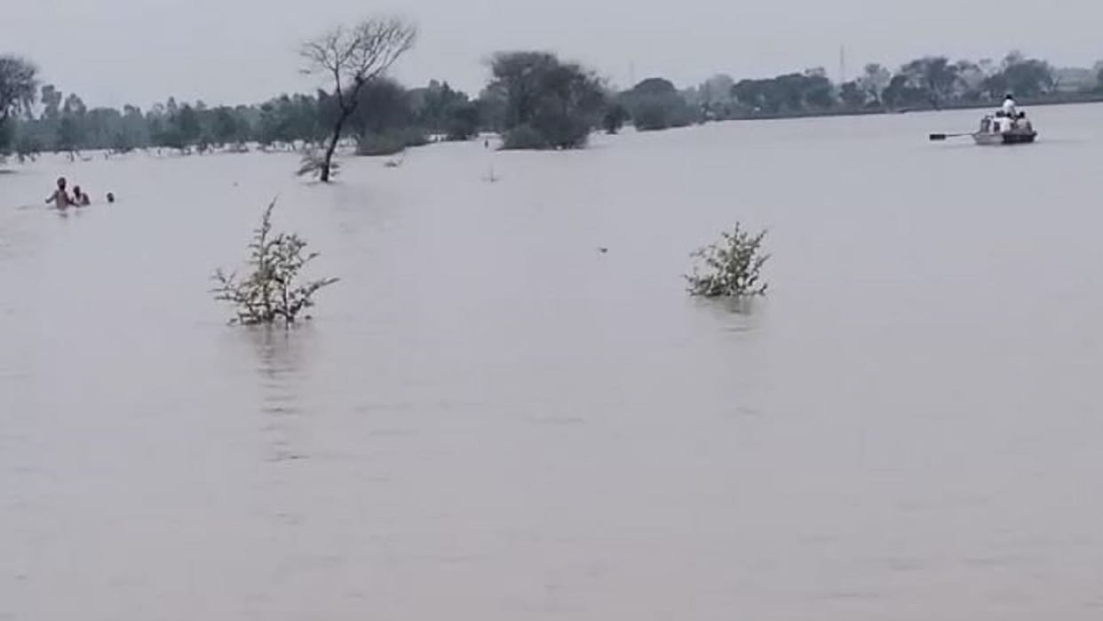 villages affected by floods in Badaun existence of two villages in danger due to erosion