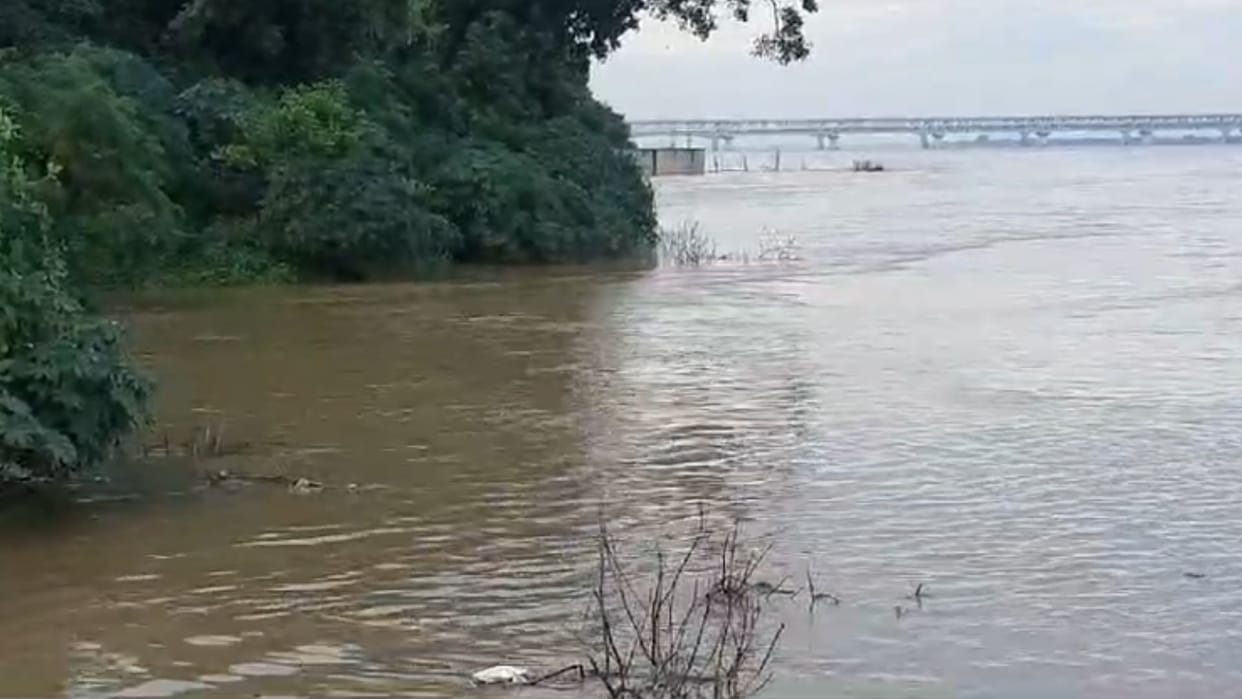 Flood In Ghazipur Ganga flowing above danger point