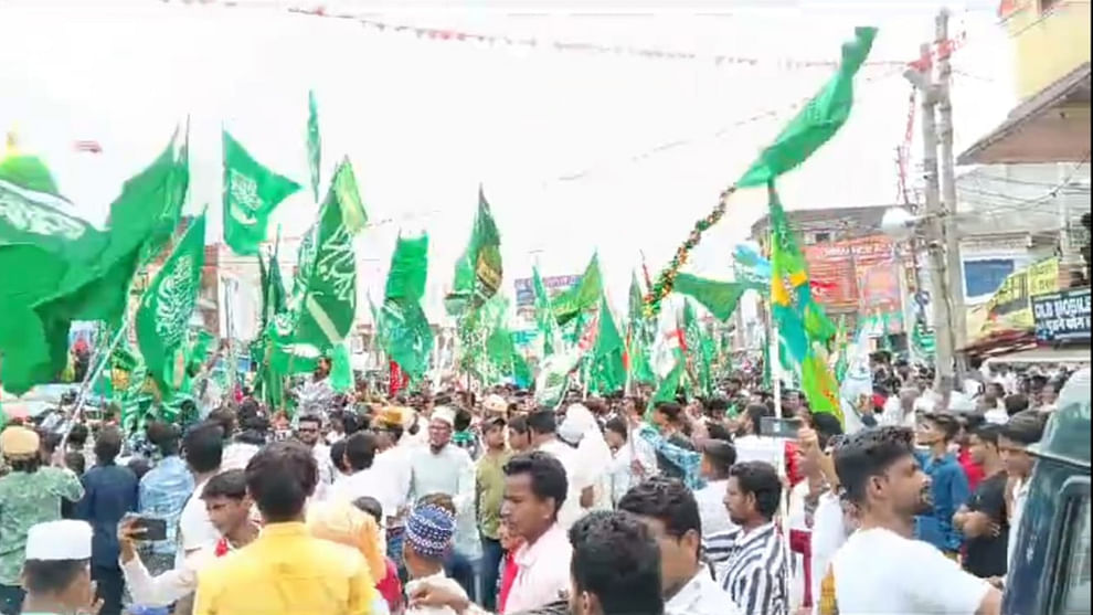 Eid-e-Milad-un Nabi celebrated in Maharajganj