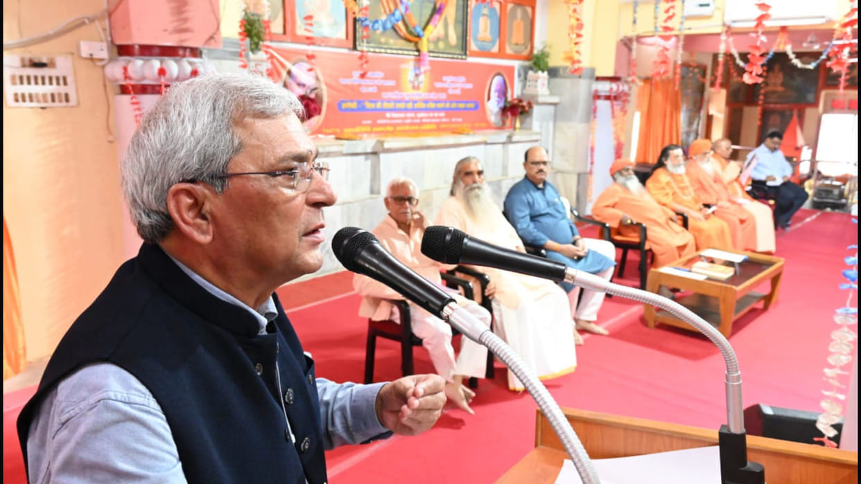 Retired professor Amresh Dubey spoke at seminar organized on occasion death anniversary in Gorakhnath temple