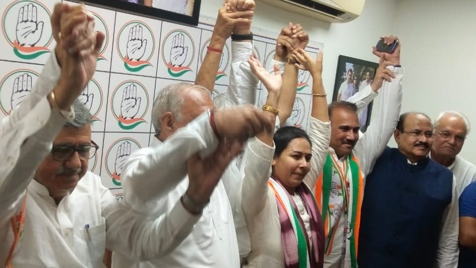 BJP state general secretary of Mahila Morcha Gayatri Devi joined Congress