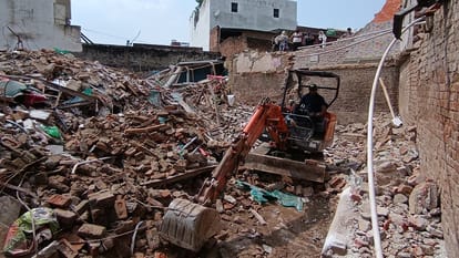 Meerut accident: Mourning in Zakir Colony, consolers themselves burst into tears