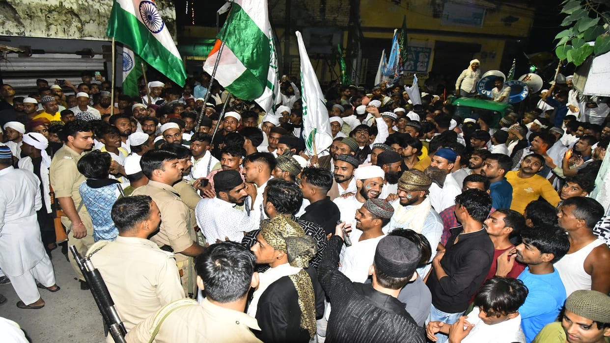 Uproar during procession in Bareilly Jogi Navada