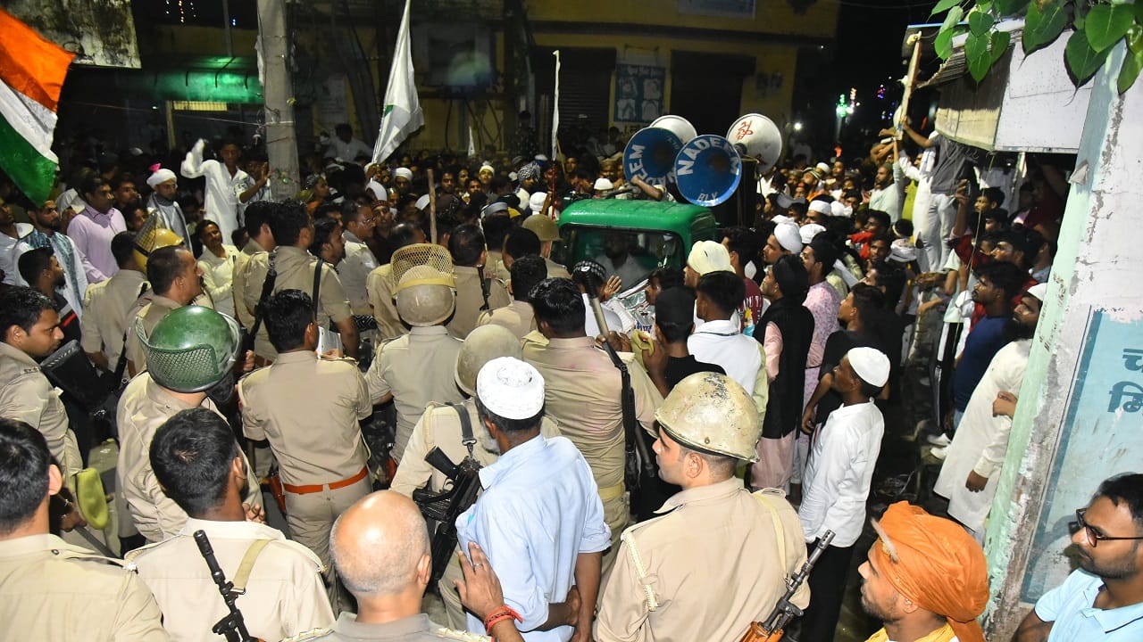 Uproar during procession in Bareilly Jogi Navada