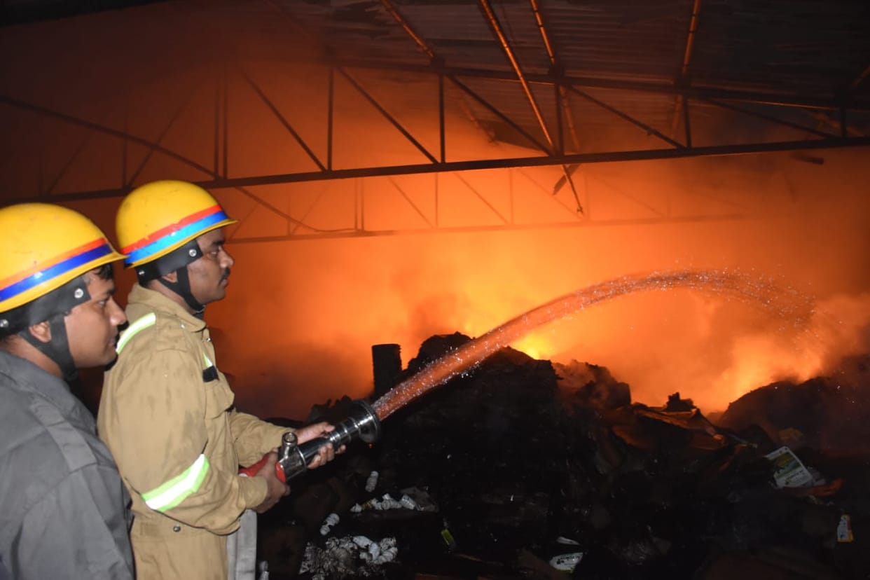 Fire broke out in a factory in BBD thana in Lucknow.