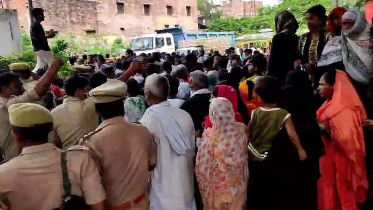 Murder of a pregnant teenager: protested by keeping body of the student in police station