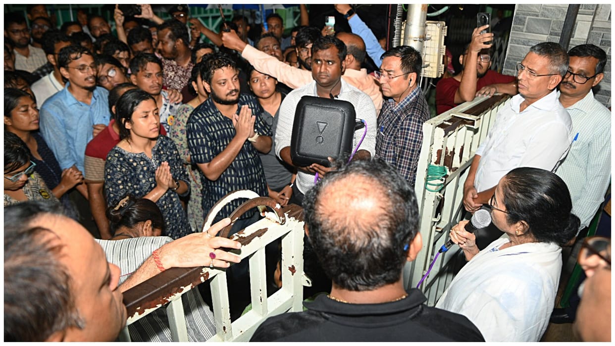 Updates Agitating junior doctors write to Bengal chief secretary, seek meeting on key unresolved issues