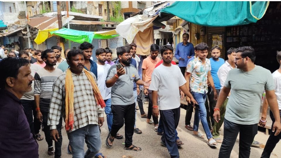 Month market remained closed in Jhansi demanding arrest of accused