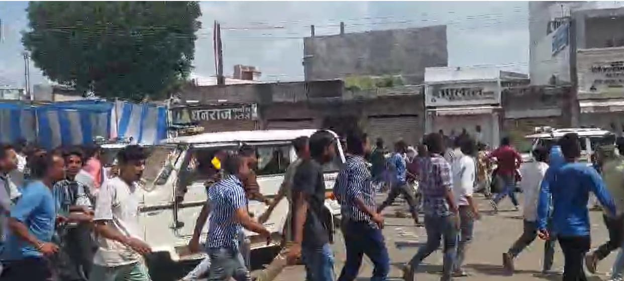 MP News Clashes in Mandsaur During Barawafat Procession Temple Attacked Heavy Police Deployed News in Hindi