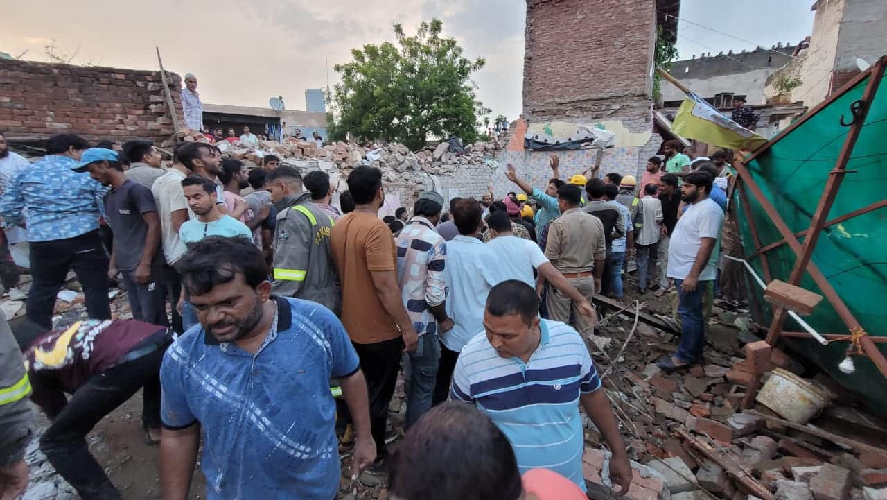 Meerut Building Collapse: Alisha kept fighting death till her last breath while holding child in her arms