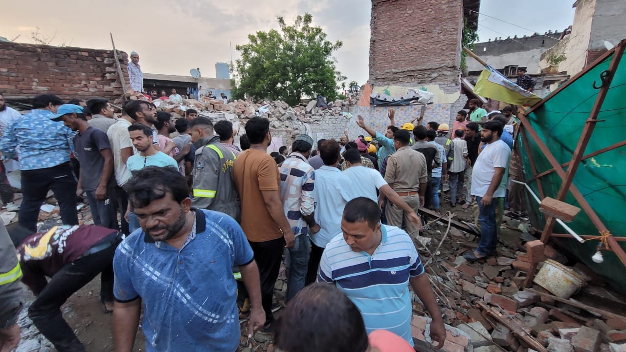 Meerut Building Collapse: Alisha kept fighting death till her last breath while holding child in her arms