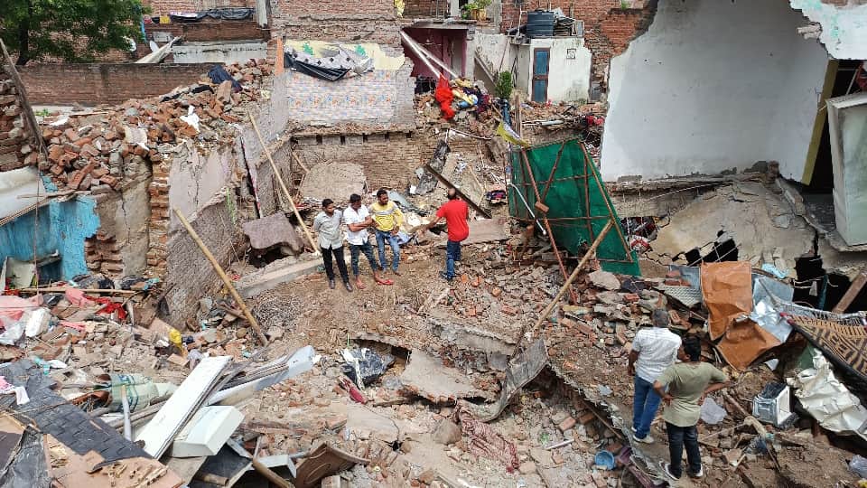 Meerut Building Collapse: Alisha kept fighting death till her last breath while holding child in her arms
