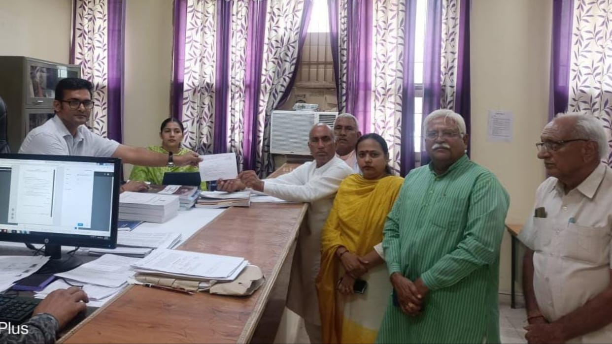 Rewari: Independent candidate from Kosli Rampal withdrew his nomination.