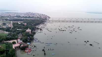 Prayagraj Flood Hundreds of houses submerged in floods, more than five thousand people rendered homeless