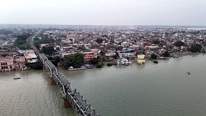 Prayagraj Flood Hundreds of houses submerged in floods, more than five thousand people rendered homeless