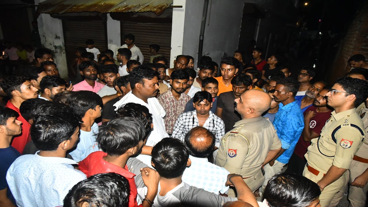 Uproar during procession in Bareilly Jogi Navada