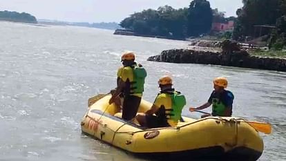 Sisters jumped into the Ganges to save their brother drowned in  river near Geeta Kutir Rishikesh News