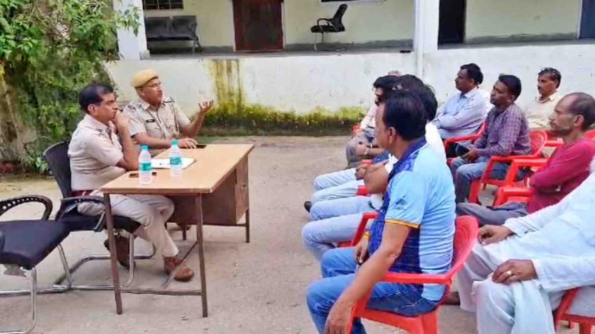 सीएलजी बैठक में डीएसपी अनुज शुभम।