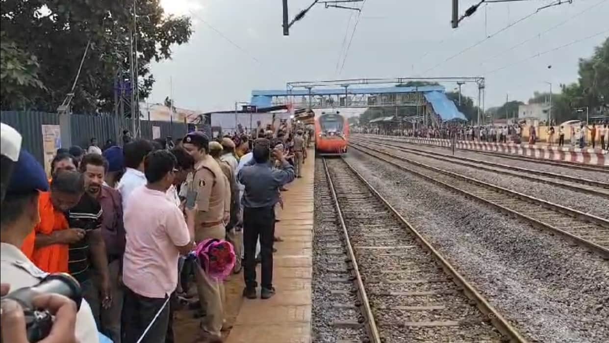 PM Modi flags off Durg Vishakhapatnam Vande Bharat train through virtual medium