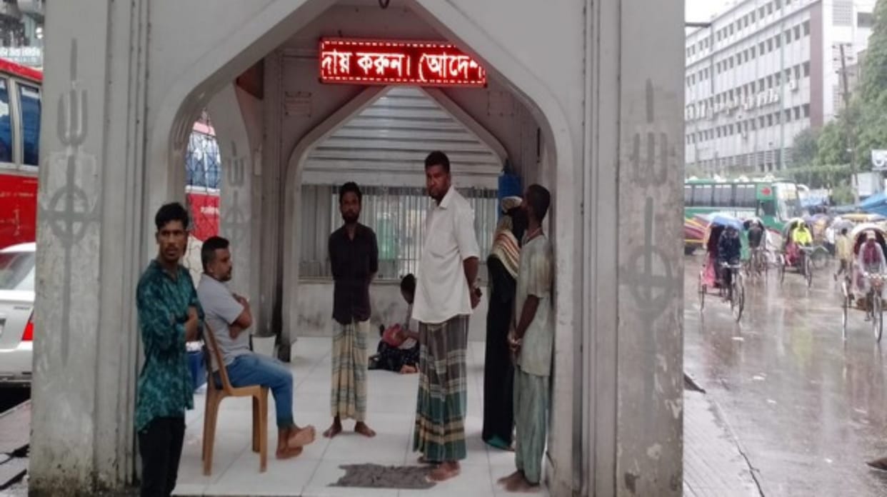 Devotees gather to protect Sufi shrines from attacks in Bangladesh news in hindi