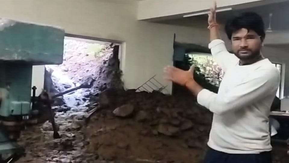 Debris broke the wall of Okhalkanda ITI and entered the workshop in bhimtal