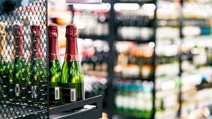 UP: Liquor worth Rs 700 crore sold in entire state on New Year, Rs 50 crore sold in Lucknow alone