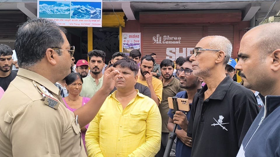 Adi Kailash pilgrims create ruckus in Dharchula