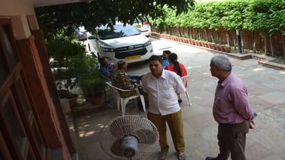 Meerut: ED raids more than 11 locations of real estate company that cheated investors
