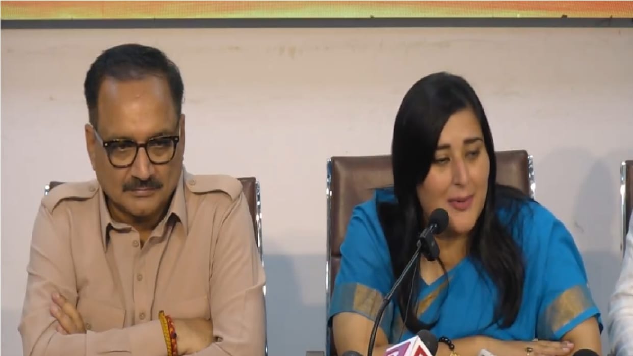 CM Arvind Kejriwal Resignation Announcement Live Updates Aap  Meeting For New Delhi CM News in Hindi