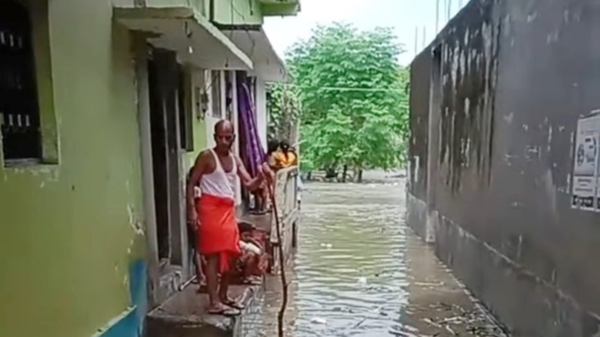 Bihar Flood: Water of overflowing Punpun river in Aurangabad entered residential areas, people trapped