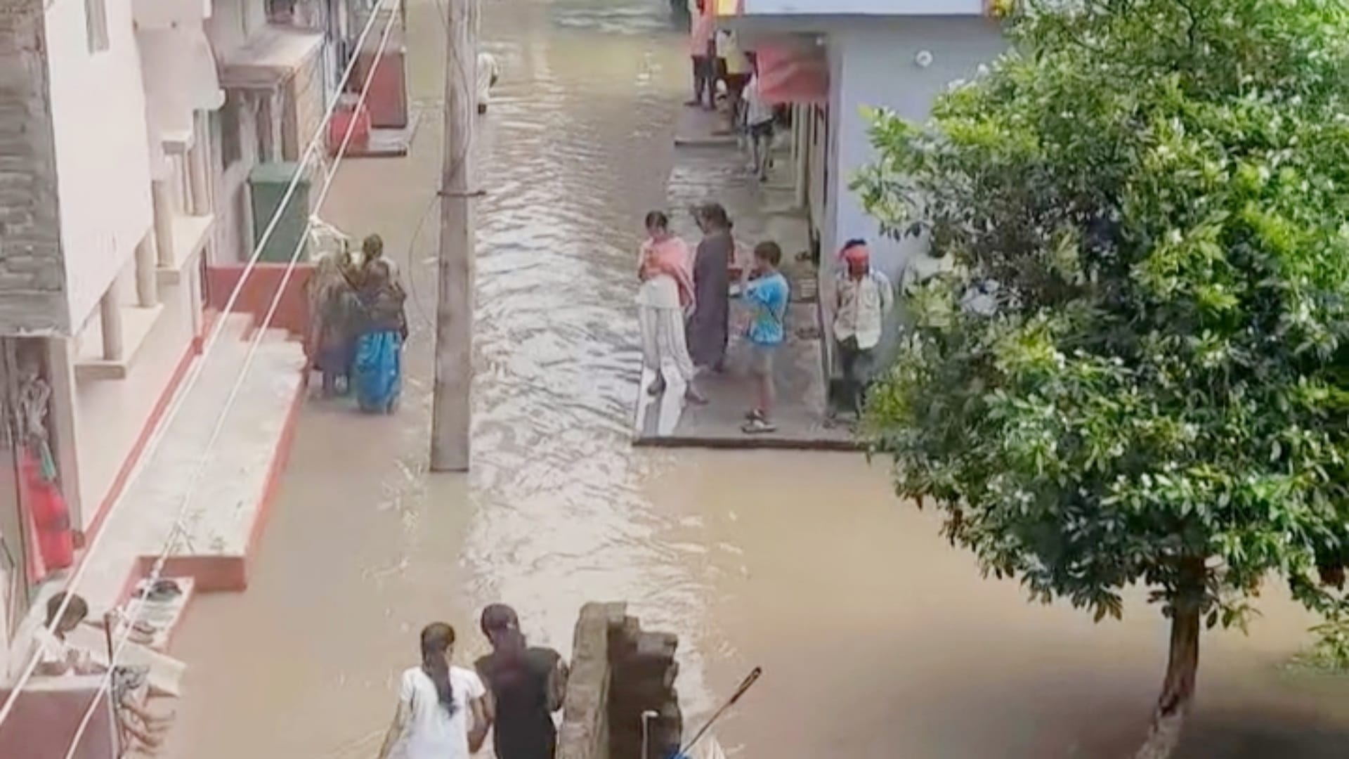 Bihar Flood: Water of overflowing Punpun river in Aurangabad entered residential areas, people trapped