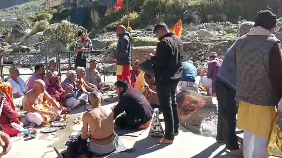 Pitru Paksha 2024 special importance of doing Pind Daan and Tarpan In Badrinath Brahma Kapal