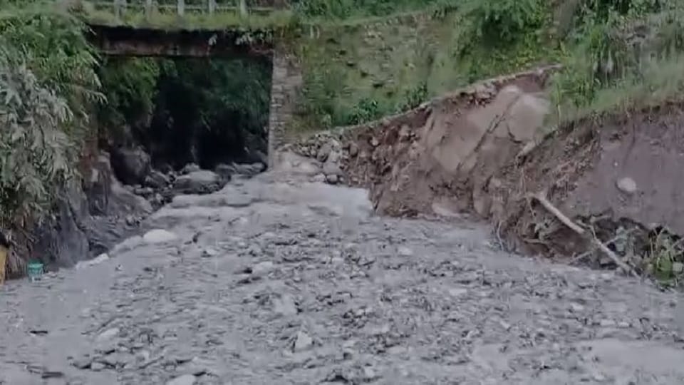 Rain caused havoc in Pancheshwar area in lohaghat