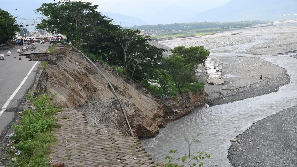 Gaula river caused damage to Railways, NHAI, Sports Department and PWD in haldwani