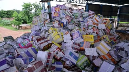 CG news: school Books found in garbage: Investigation team formed, Congress said- books sold for corruption