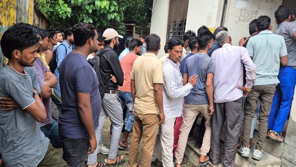 Moradabad: Body of an electric worker found hanging in the office, family members in turmoil