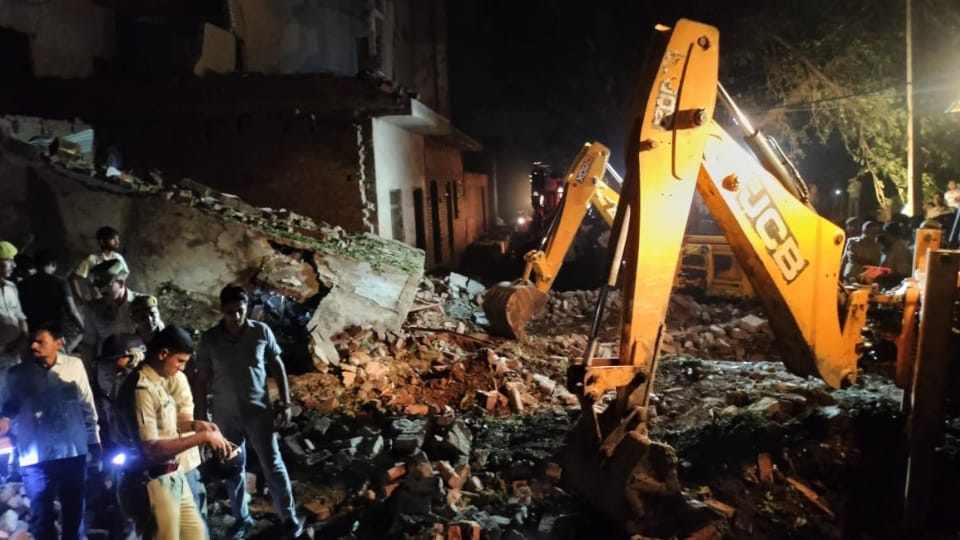 Firozabad Blast News Situation still bad electricity-water crisis deepens people afraid of night
