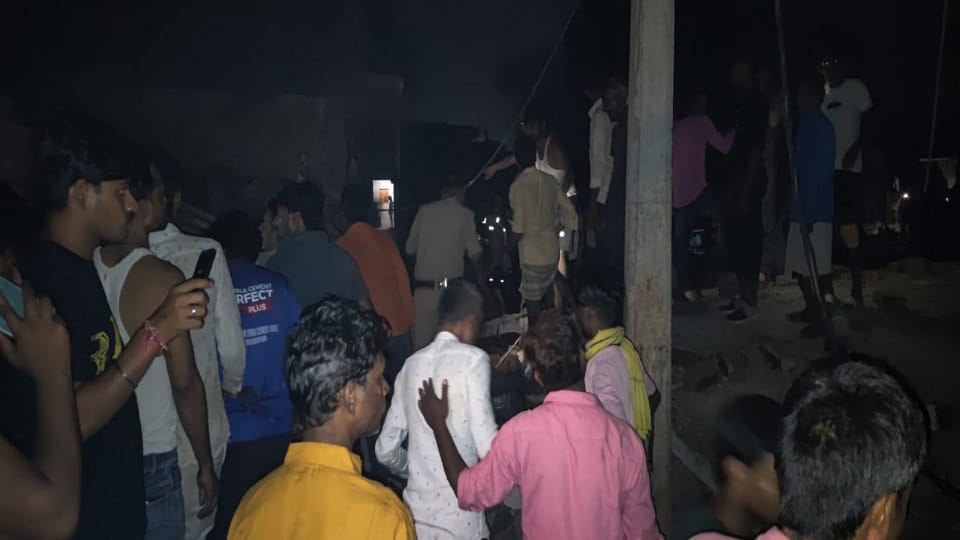 Firozabad Blast News Sound of Explosion was heard up to 15 km Shutters of a dozen shops got crooked