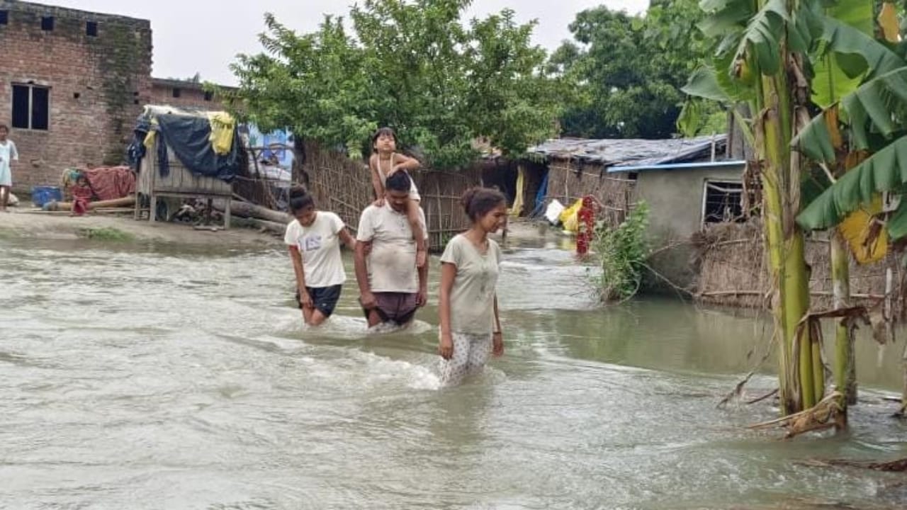 shortage of food and vegetables amid the flood in Lakhimpur Kheri