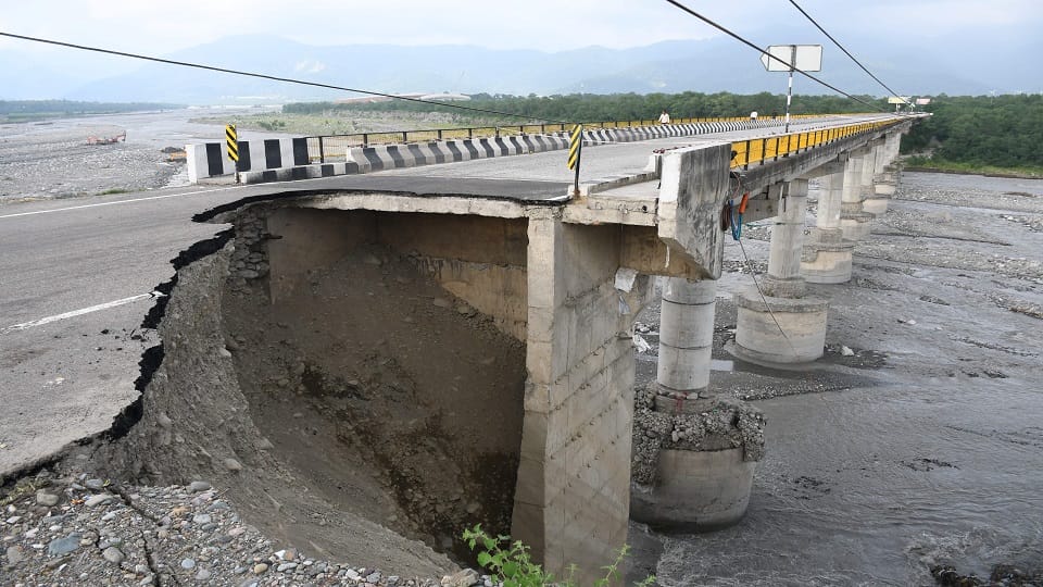 IIT Roorkee team inspected Gaula bridge Haldwani