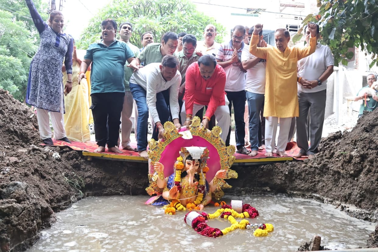 Indore: Indore residents bid farewell to Ganpati Bappa with cheers of 'Come soon next year'