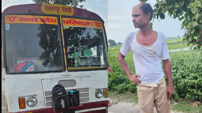 The driver of a bus going from Gorakhpur to Deoria beat up a passenger in Chaurichaura.