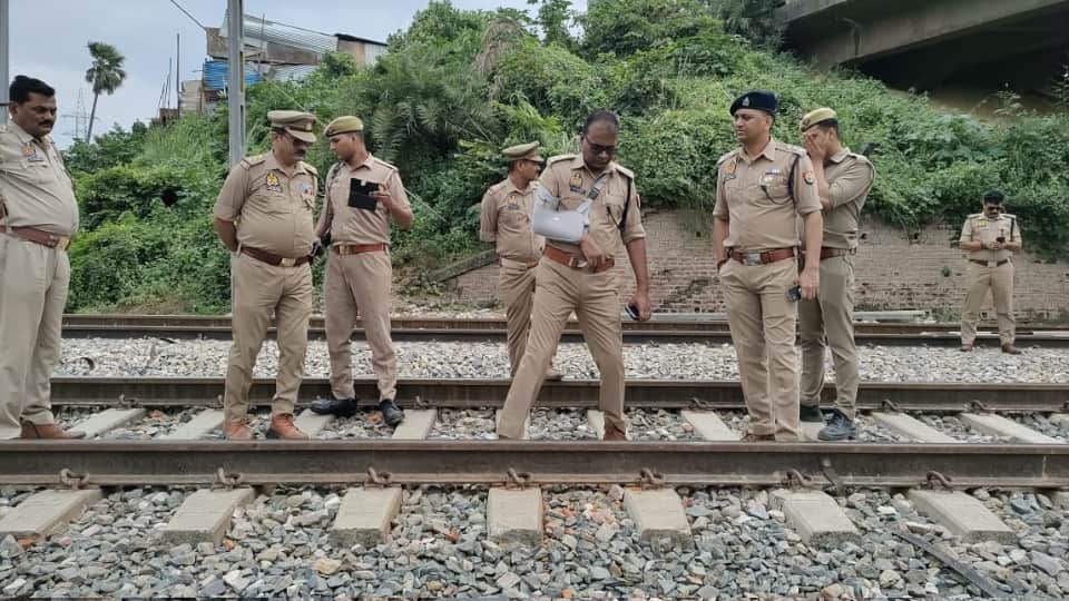 Train Accident Ghazipur Swatantrata Senani Express Medicines and syringes found at the scene